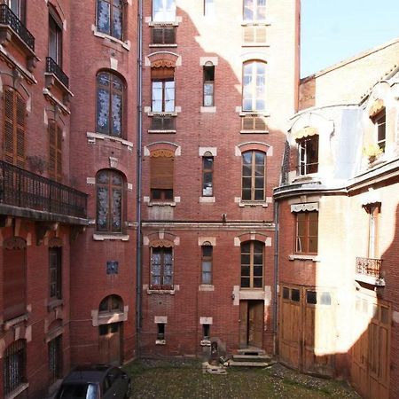 Toulouse - Alsace Lorraine - Languedoc-Place Du Salin-Museum Histoire Naturelle- Jardin Des Plantes-Musee Augustins- Palais De Justice Station Metro Carmes Ligne B Exterior foto
