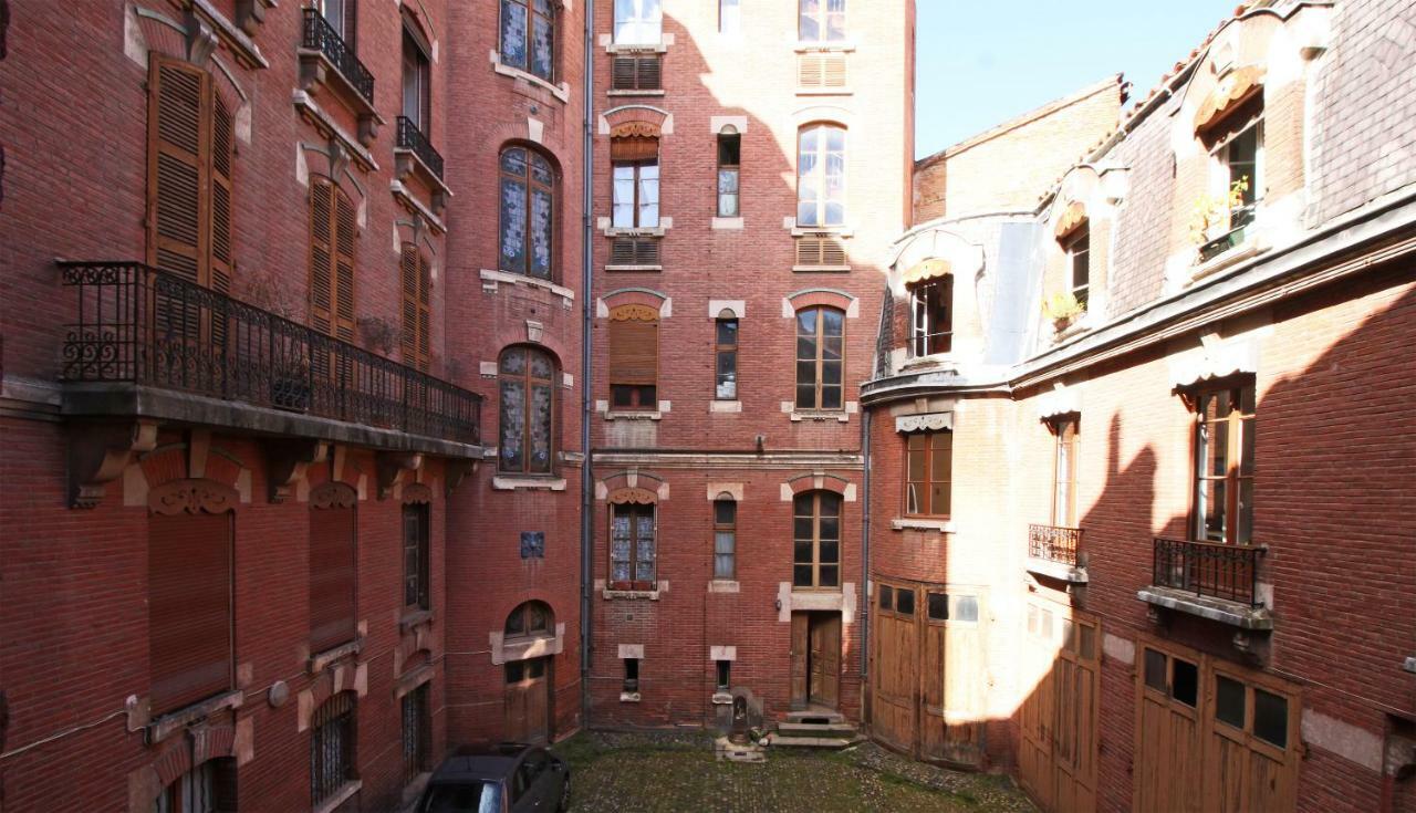 Toulouse - Alsace Lorraine - Languedoc-Place Du Salin-Museum Histoire Naturelle- Jardin Des Plantes-Musee Augustins- Palais De Justice Station Metro Carmes Ligne B Exterior foto